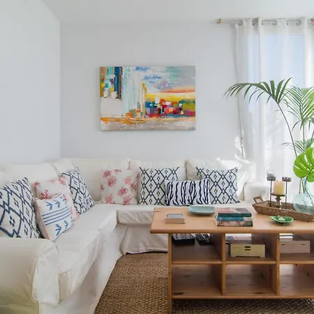 Mirella פוינסה